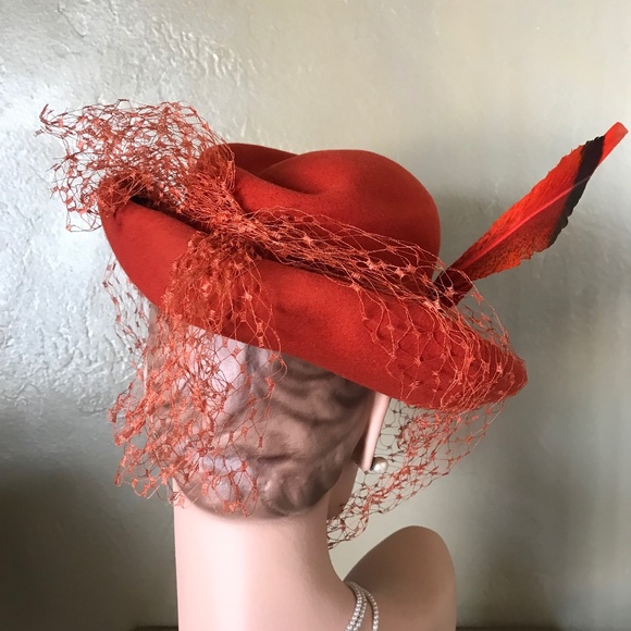 GLAMOROUS VINTAGE ORANGE FELT FEDORA WITH MATCHING FEATHER & INTACT VEIL - Picture 5 of 13